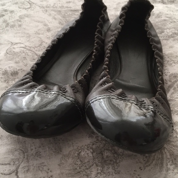 Tory Burch size 8 Abbey leather flats in smoke - Picture 6 of 7